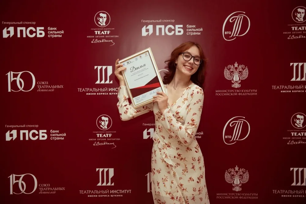 От Абакана до Парижа: молодая артистка театра Лермонтова прошла обучение в Международной Вахтанговской школе